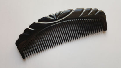 Anti-static keratin-rich buffalo horn comb for fine hair, flat lay — Arakicrafts