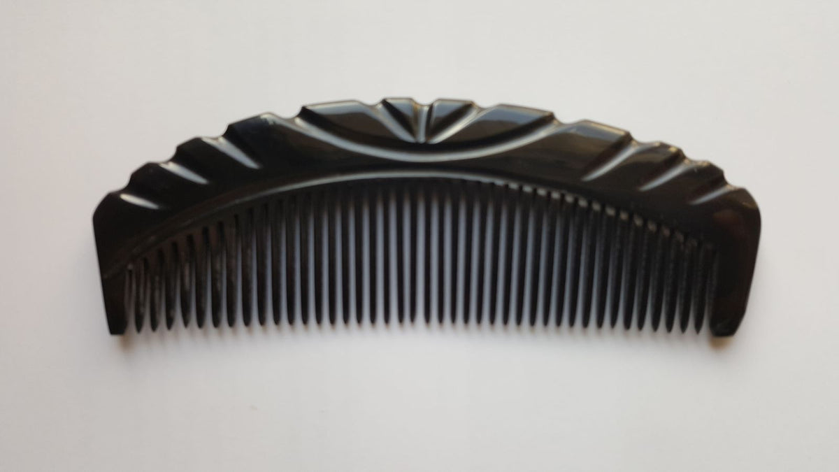Fine tooth natural horn comb for precision styling and scalp massage — Arakicrafts