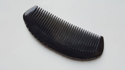 Classic fine-tooth horn comb — flat lay side profile showing 1cm thickness and ergonomic handle shape