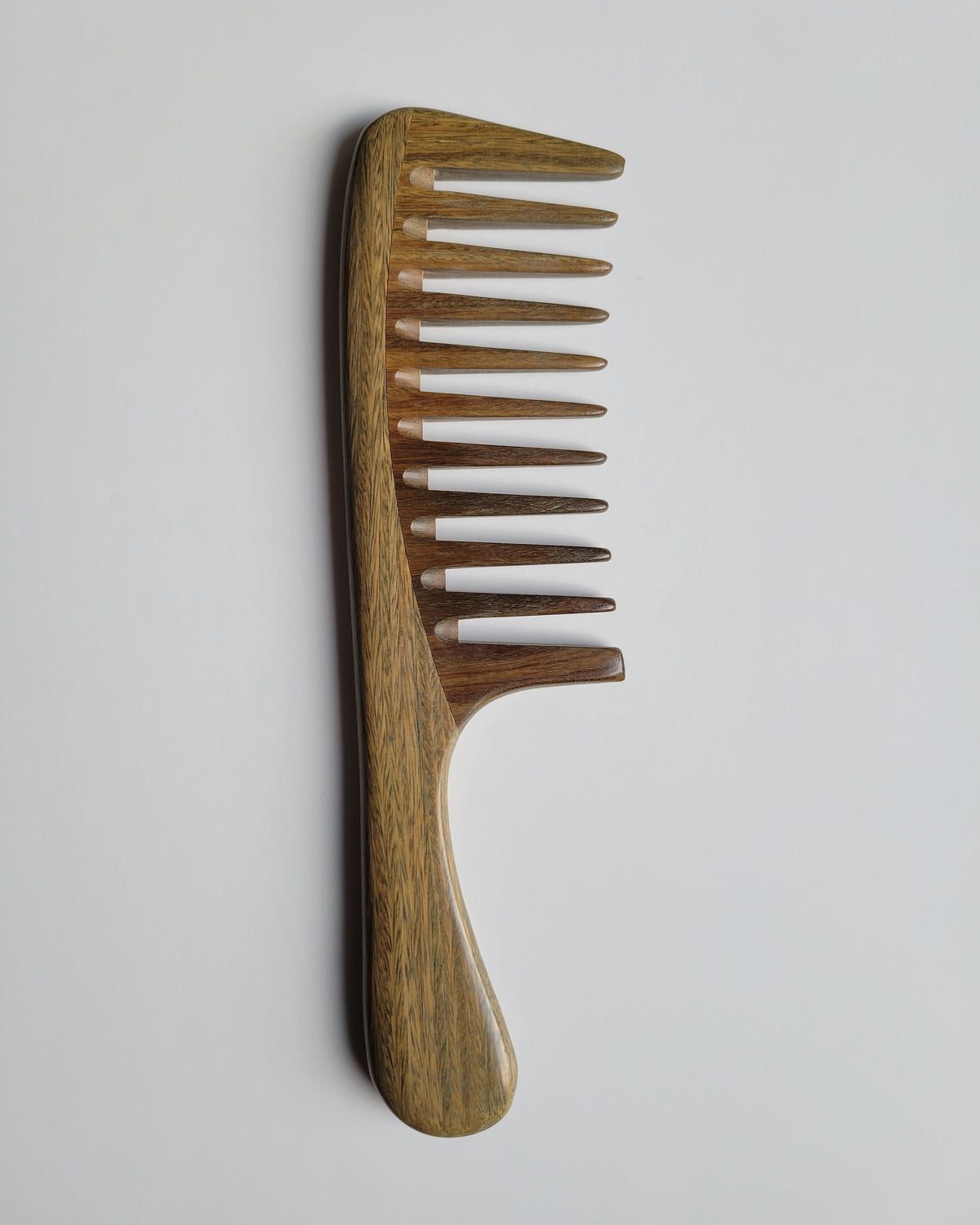 Araki Detangling Comb — hand-polished wide teeth for scalp circulation and stress relief