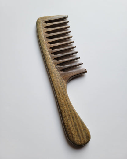 Araki green sandalwood comb with gift bag — wide teeth, aromatic wood, ready to gift