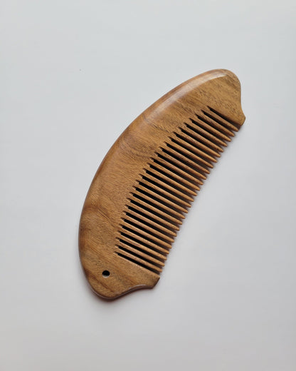 Aromatic green sandalwood fish comb for women and men, symbolic fish form, pocket-sized travel hair comb and self-care gift
