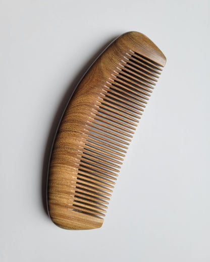 Araki Signature Green Sandalwood Comb — minimalist no-handle design, fine teeth, natural wood grain
