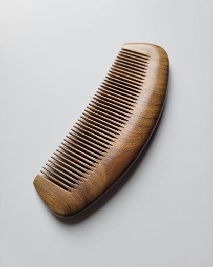 Araki Signature Sandalwood Comb — minimalist design, perfect birthday gift for him