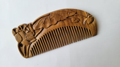 Fine teeth of hand carved Green Sandalwood lotus comb — 0.15 cm spacing, rounded tips, natural wood fragrance — Arakicrafts