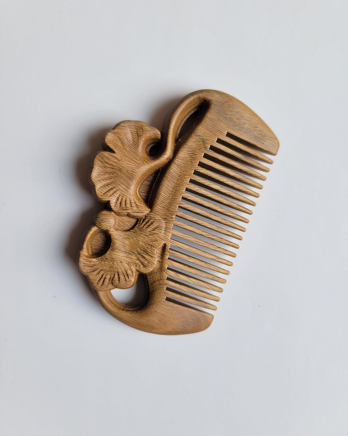 Fine teeth Green Sandalwood ginkgo comb — anti-static hardwood, distributes natural hair oils, snag-free scalp massage