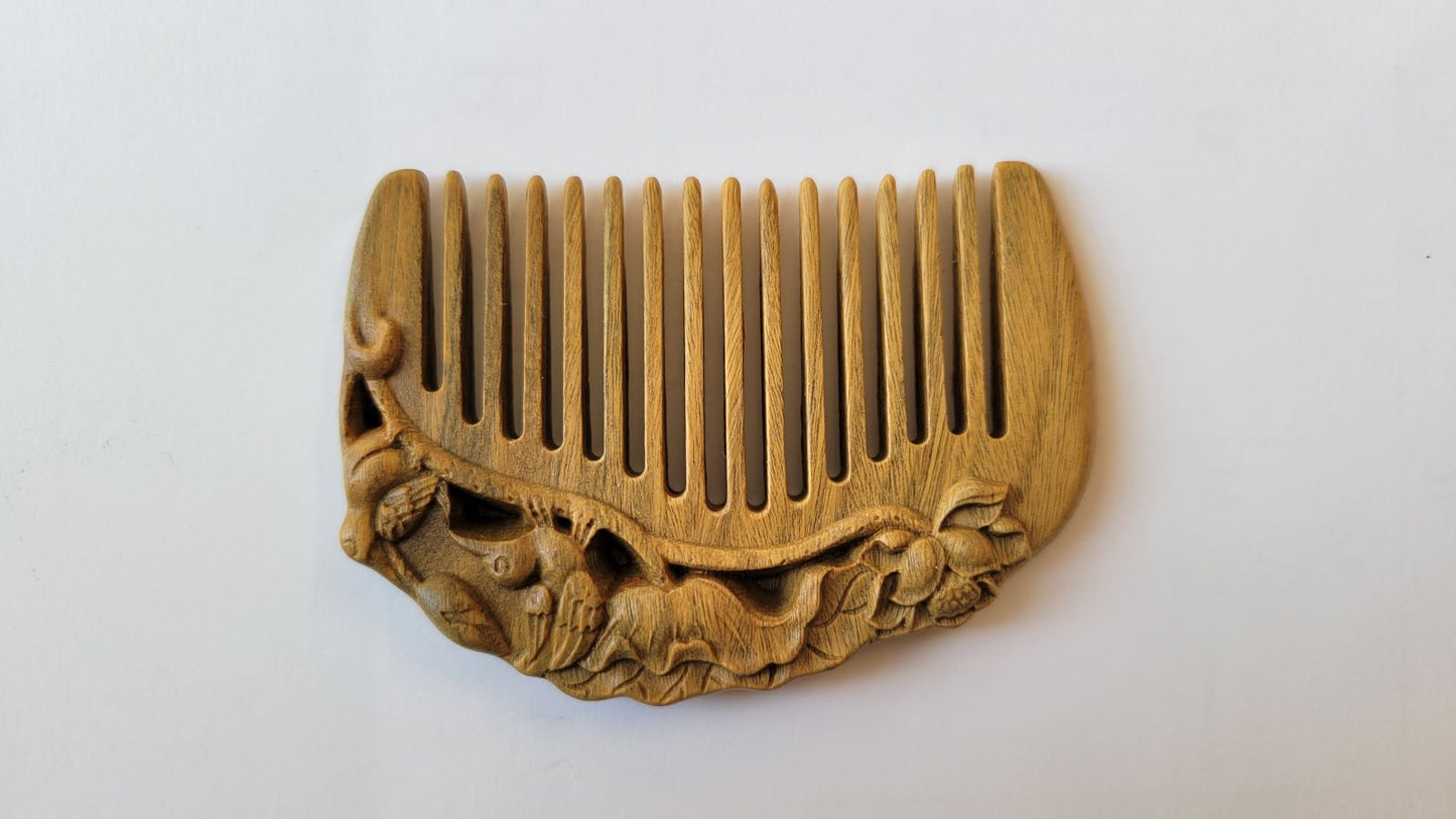 Green sandalwood fine tooth comb with deep-relief Yi Lu Lian Ke carving, anti-static natural hardwood hair comb