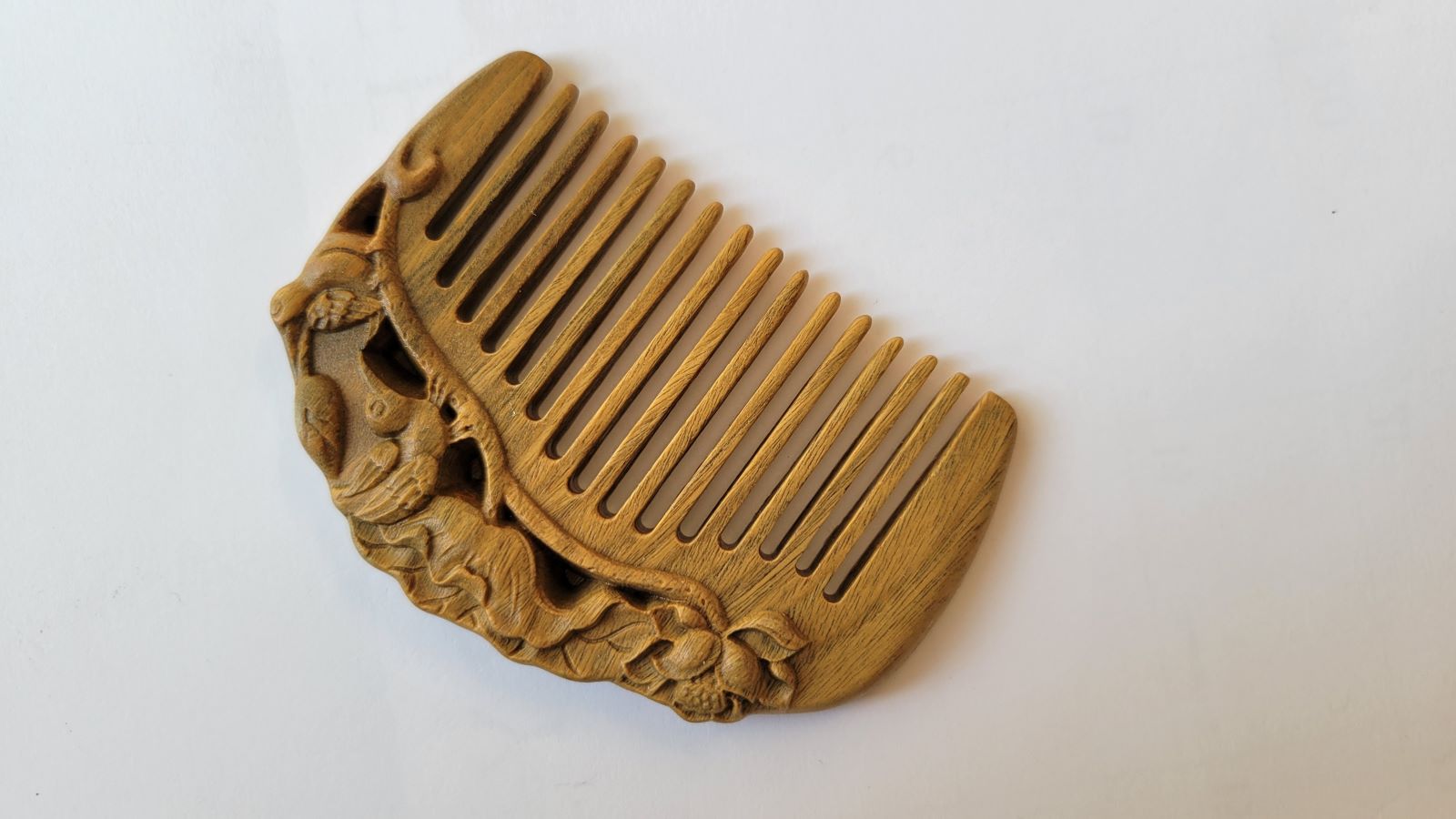 Mini green sandalwood comb with hand-carved lotus egret composition, fine 0.15 cm teeth for all hair types and detangling