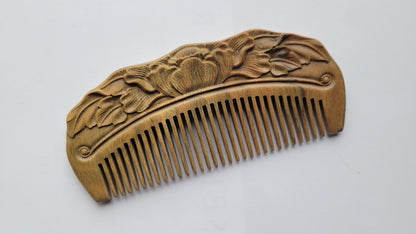 Anti-static Green Sandalwood fine tooth comb for straight and fine hair — natural wood fragrance — Arakicrafts
