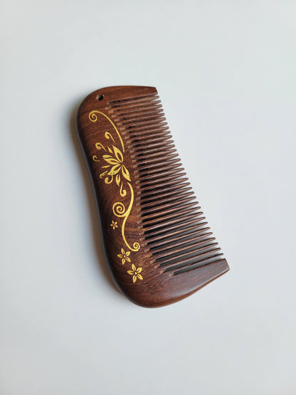 Aiko Lotus Wood Comb teeth detail — anti-static Sucupira hardwood, fine rounded teeth for gentle detangling and natural oil distribution