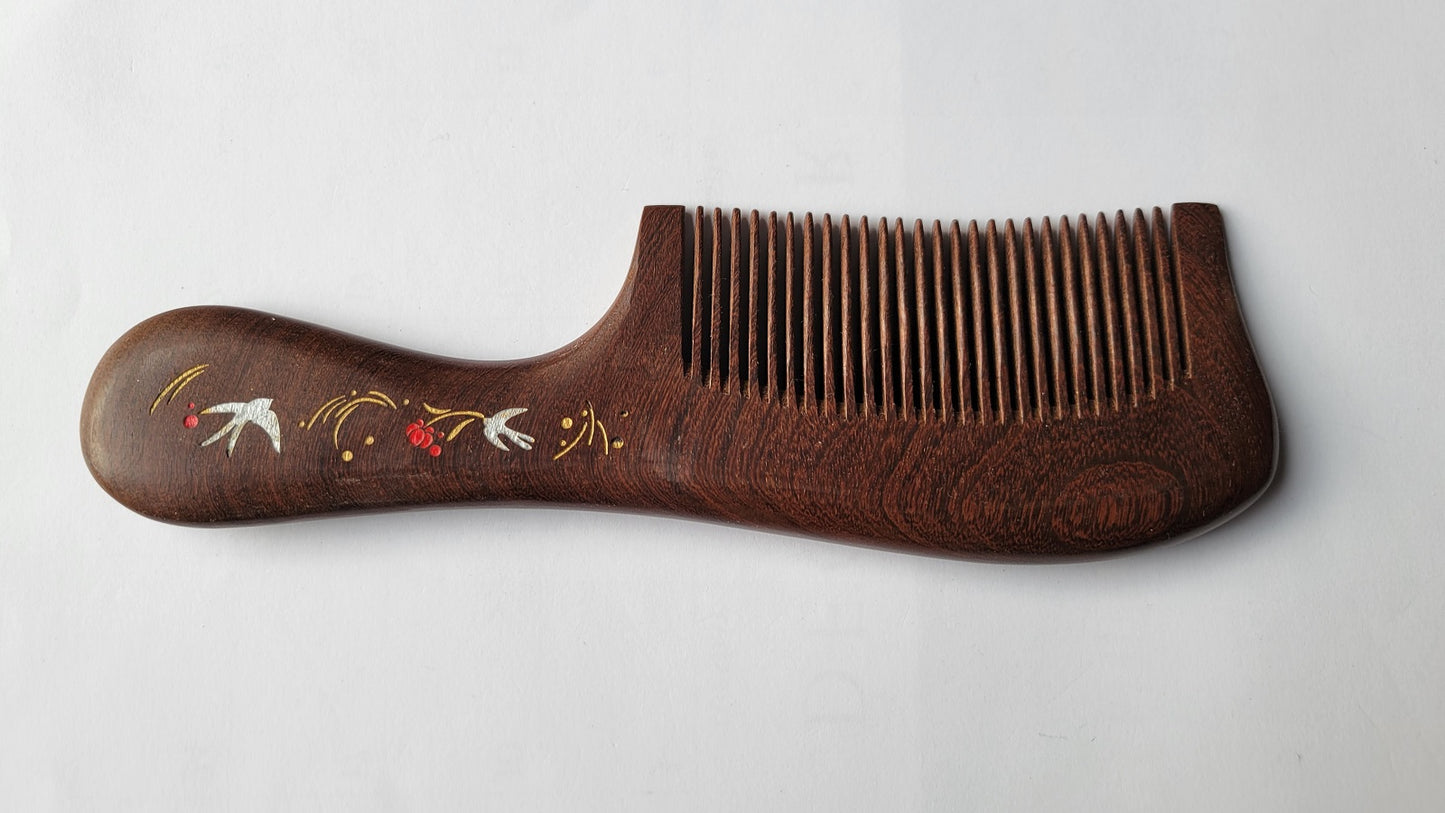 Hand painted swallow bird wood comb in dark brown Sucupira hardwood, flat lay front view — Arakicrafts
