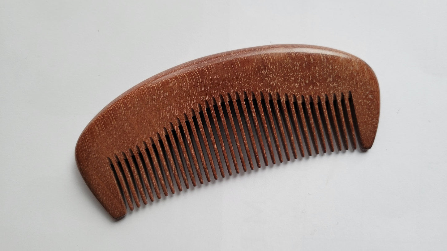 Close-up of evenly spaced fine teeth on Pau Rosa wood pocket comb — 0.15 cm tooth spacing — Arakicrafts