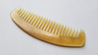 Wide evenly spaced teeth of classic sheep horn comb — 0.3 cm spacing for thick, coarse, and curly hair detangling — Arakicrafts