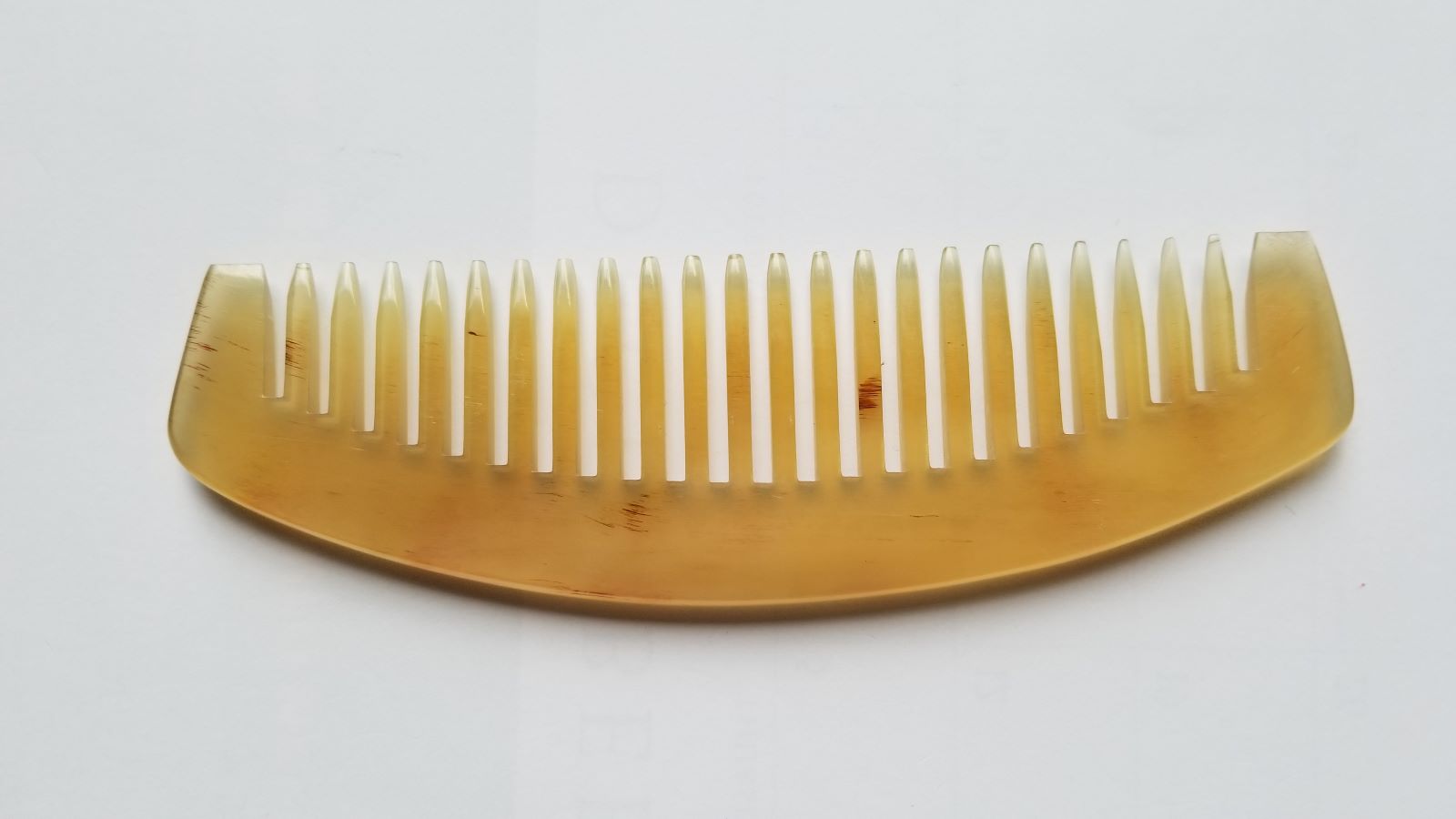 Classic sheep horn comb for beard grooming and thick hair — comfortable hold, smooth curved spine, easy grip — Arakicrafts
