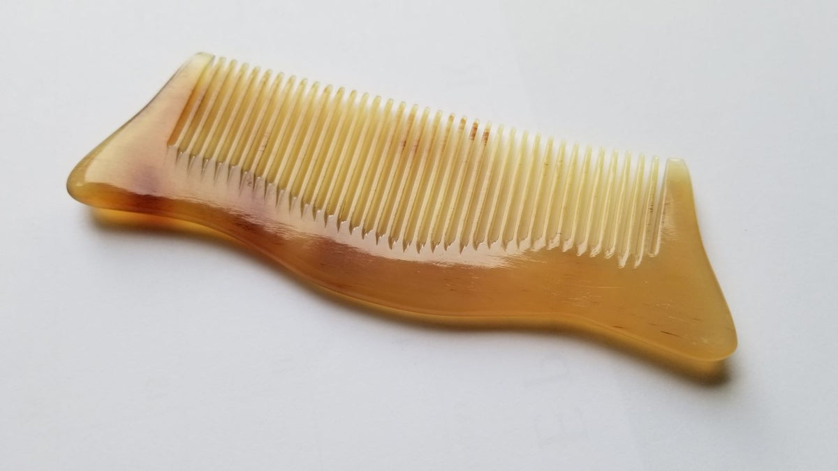 Araki sheep horn fine tooth comb — side profile view