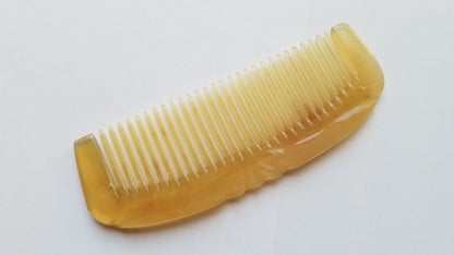 Fine evenly spaced teeth of sheep horn Art Deco comb — 0.15 cm spacing, rounded tips for snag-free combing — Arakicrafts