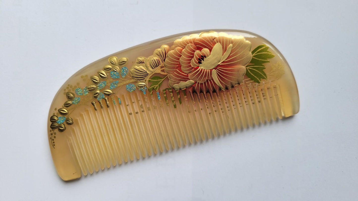 Fine tooth sheep horn comb with 0.15 cm spacing, lacquered peony decoration, snag-free detangling for fine and all hair types