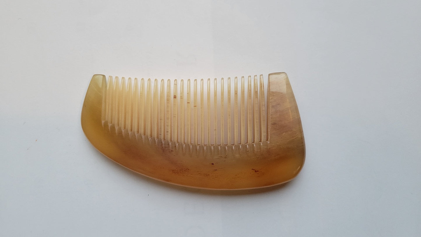 Fine tooth sheep horn comb with 0.15 cm spacing, crescent body, snag-free detangling for fine and all hair types