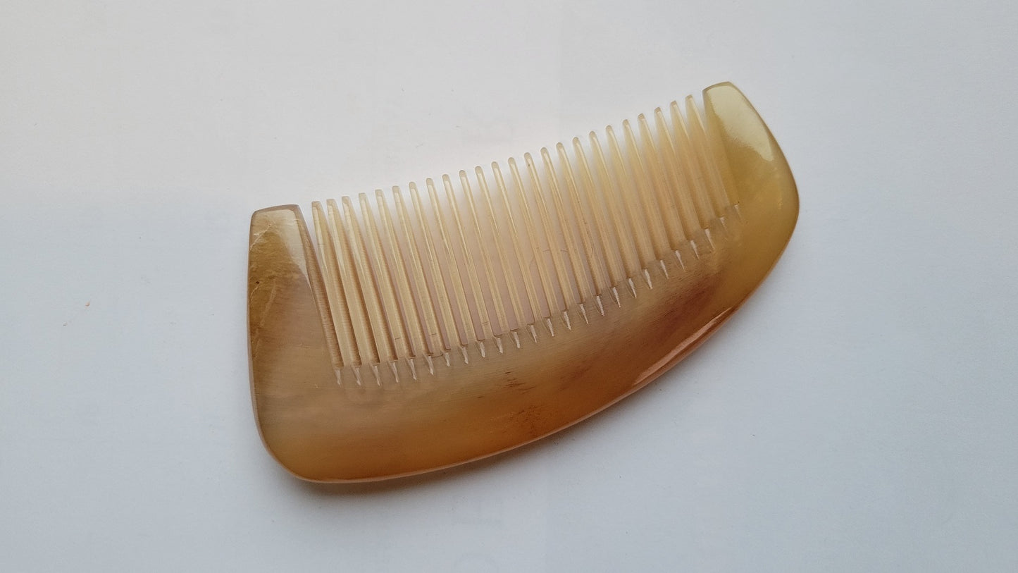 Sheep horn scalp massage comb for daily hair care, anti-static keratin-rich horn, tension relief and circulation tool for healthy scalp