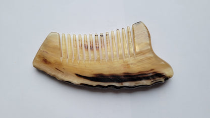 Handcrafted sheep horn wide-tooth comb — flat lay detail shot of tooth tips and spacing