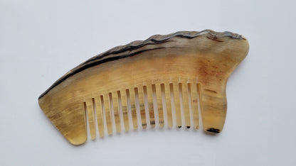Natural sheep horn comb — flat lay close-up of unrefined handle section