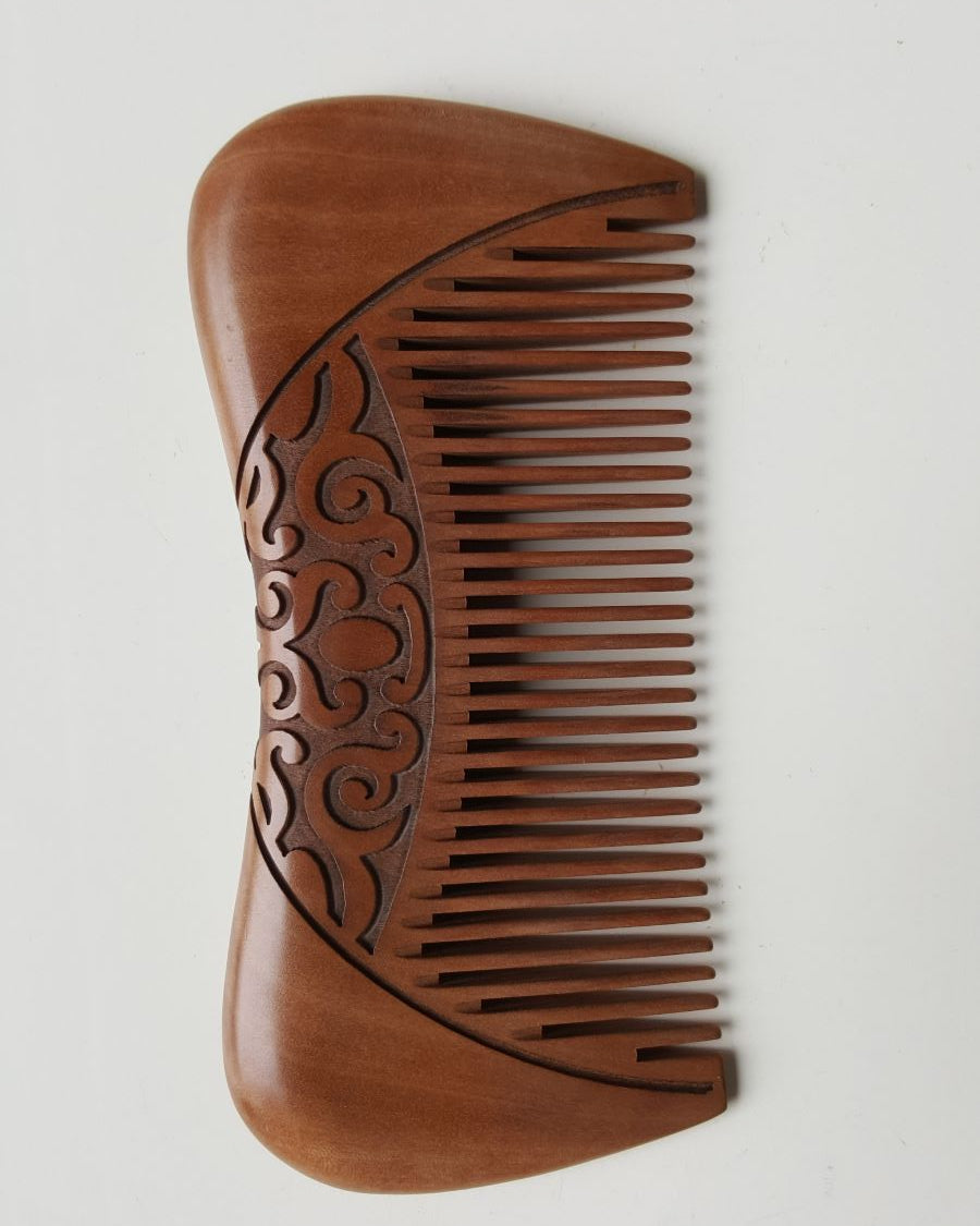 Karakusa hand-engraved peach wood fine tooth comb — front view