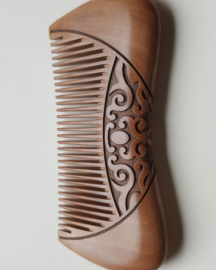 Karakusa Peach Wood Comb - Fine Teeth