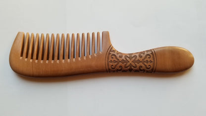 Wide teeth of Essential Peach Wood comb — 0.3 cm spacing, rounded tips for snag-free detangling — Arakicrafts