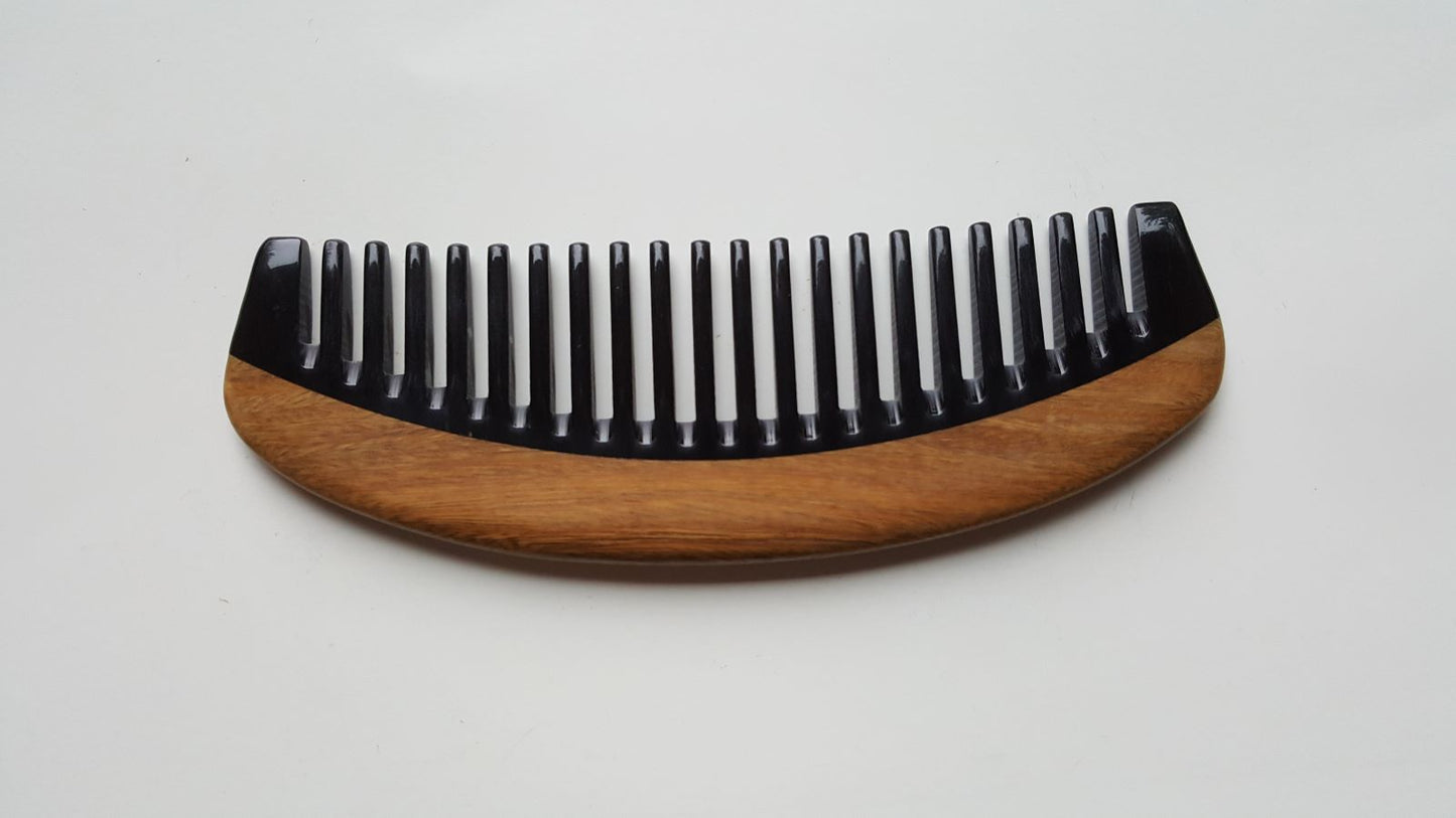 Classic Sandalwood Wide Teeth Horn Comb