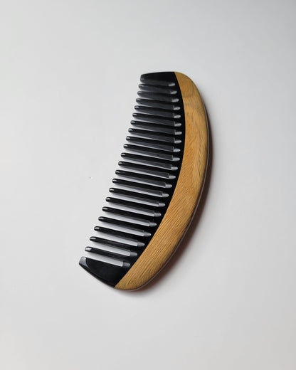 Classic Sandalwood Wide Teeth Horn Comb flat lay — top-down view of handleless sandalwood and buffalo horn wide-tooth comb