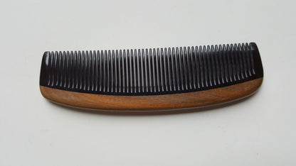 Close-up of fine teeth on hand inlaid sandalwood and horn comb — 0.12 cm tooth spacing — Arakicrafts
