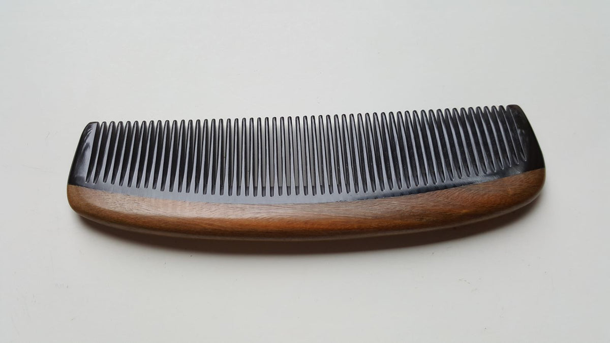 Natural keratin buffalo horn comb for beard grooming and short straight hair, flat lay — Arakicrafts