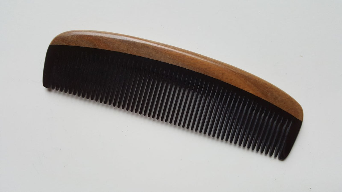 Green Sandalwood and buffalo horn beard comb with drawstring gift bag — a refined gift for him — Arakicrafts