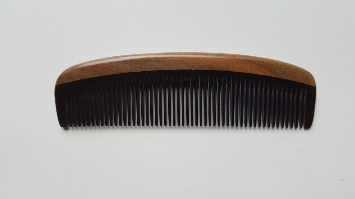Handcrafted sandalwood horn comb gift for Father's Day, birthday, or anniversary — Arakicrafts