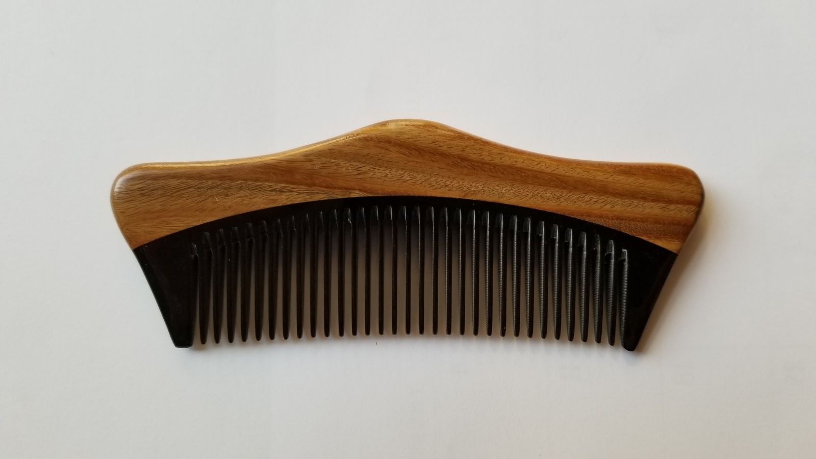 Hand inlaid Green Sandalwood and buffalo horn pocket comb, flat lay front view — Arakicrafts