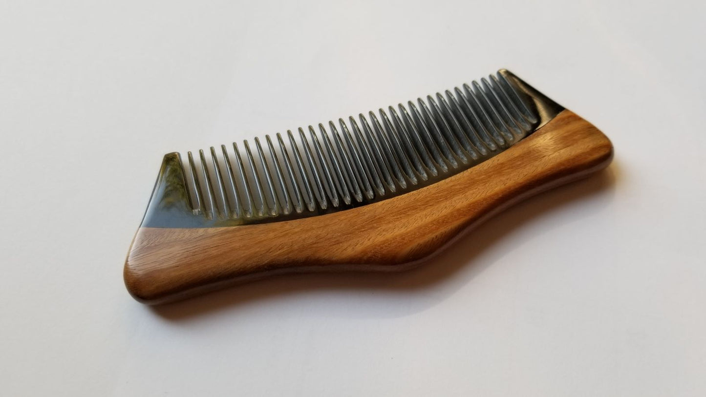 Sandalwood and horn grooming comb gift for Father's Day, birthday, or anniversary — Arakicrafts