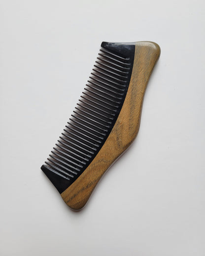 Sandalwood and horn grooming comb gift for Father's Day, birthday, or anniversary — Arakicrafts