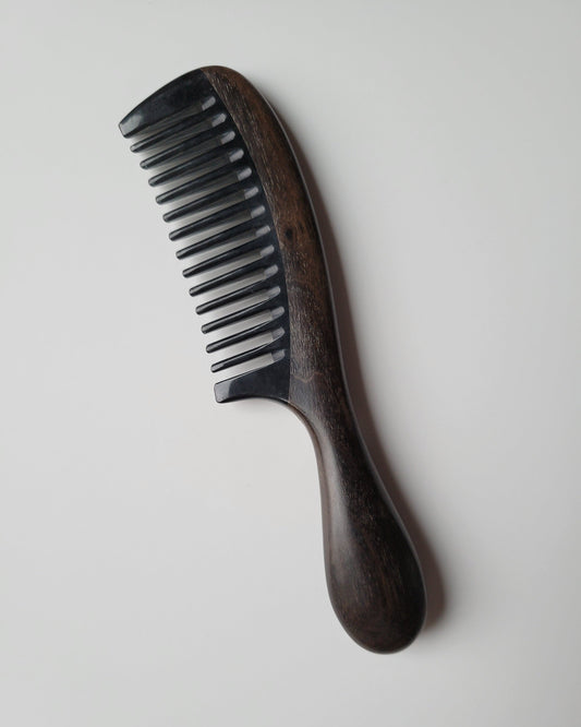 Gentleman wood and horn wide-tooth comb — flat lay front view showing full length and two-material inlay construction