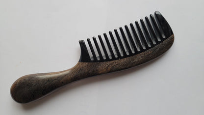 Gentleman wide-tooth comb in Chacate Preto wood and buffalo horn — three-quarter angle flat lay showing full profile
