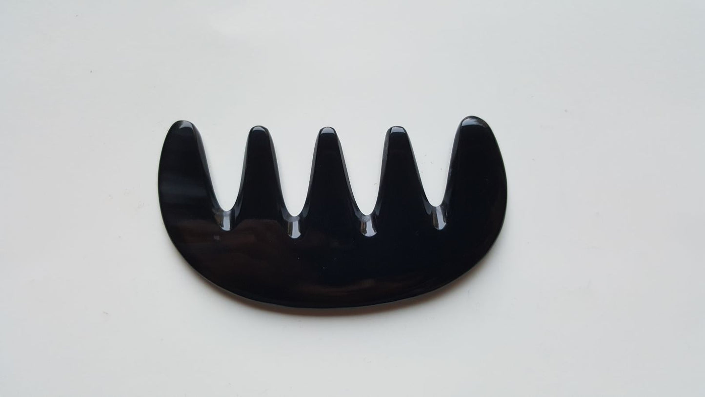 Close-up of five wide rounded teeth on dark yak horn glider comb — 1 cm tooth spacing for thick and curly hair — Arakicrafts