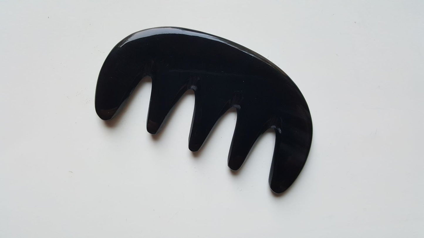 Travel-sized dark horn pocket comb for everyday carry — near-black yak horn with pale grain detail — Arakicrafts