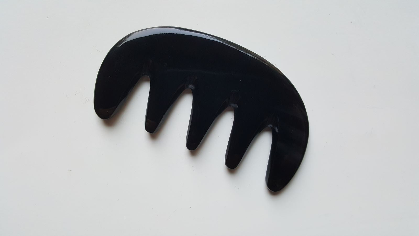 Travel-sized dark horn pocket comb for everyday carry — near-black yak horn with pale grain detail — Arakicrafts