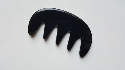 Travel-sized dark horn pocket comb for everyday carry — near-black yak horn with pale grain detail — Arakicrafts