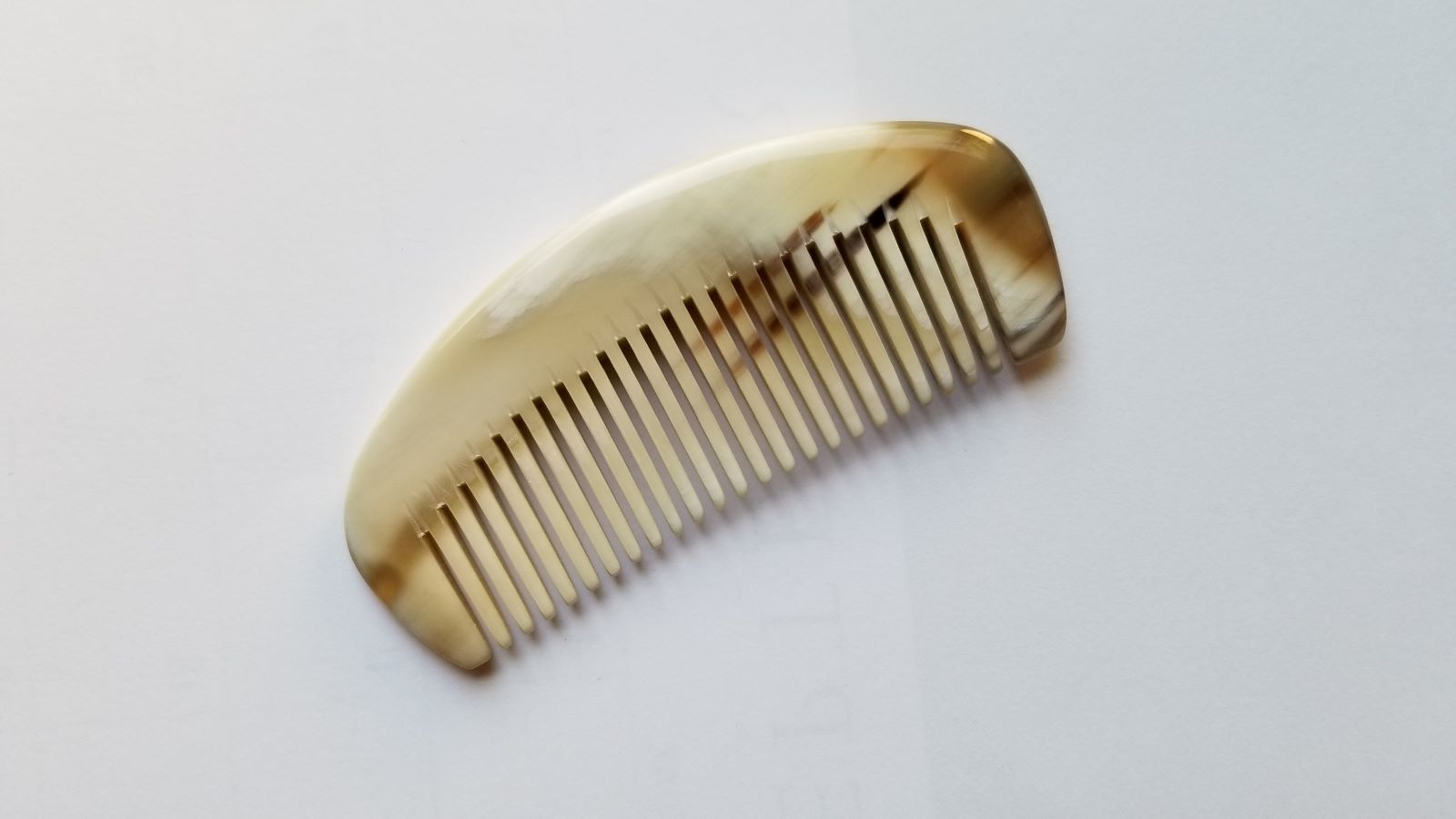 Yak horn fine tooth comb for women, warm cream-golden horn, natural stripe pattern, anti-static and shine-enhancing keratin-rich comb