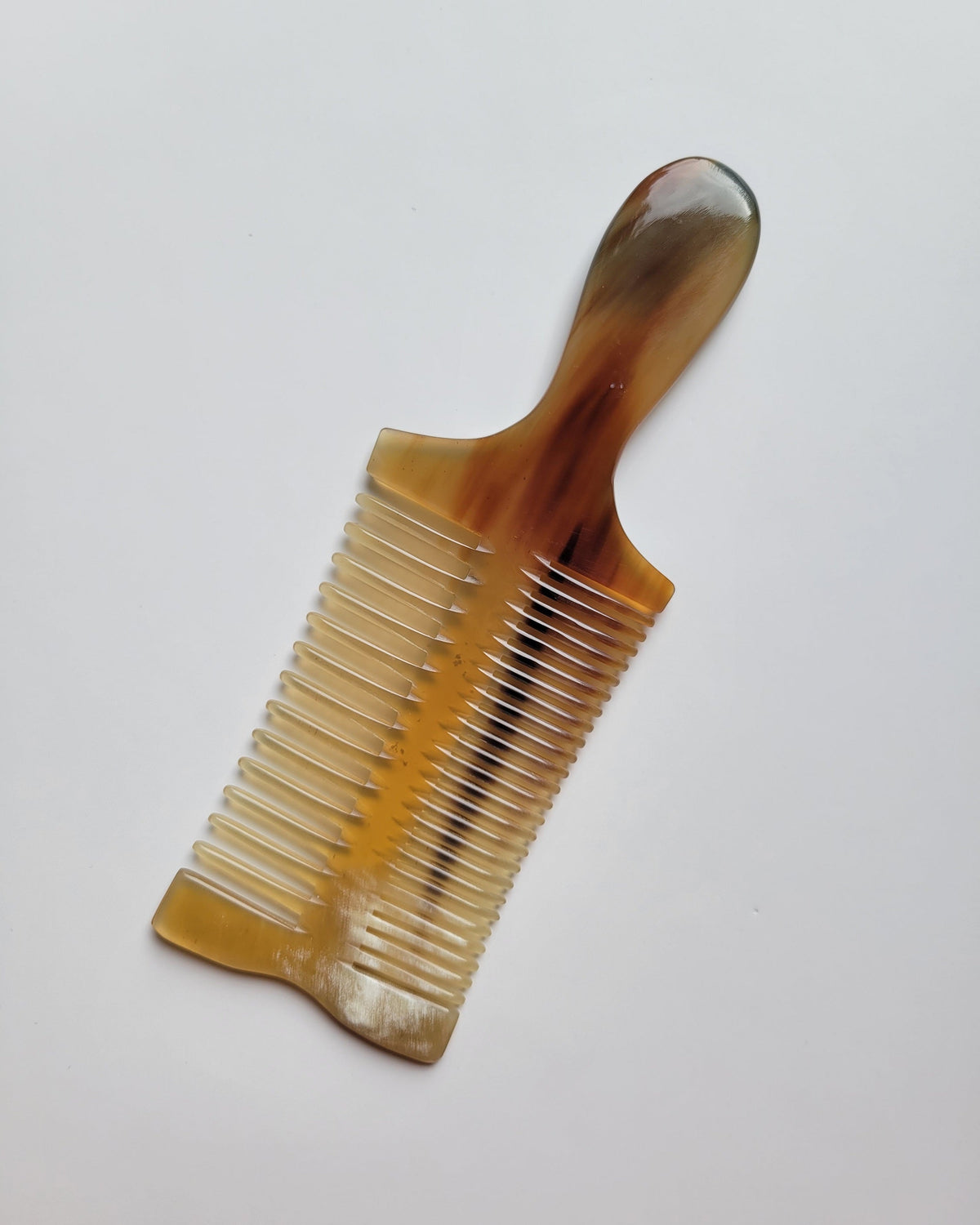 Close-up of the fine 0.15cm teeth designed for precise styling and gentle detangling