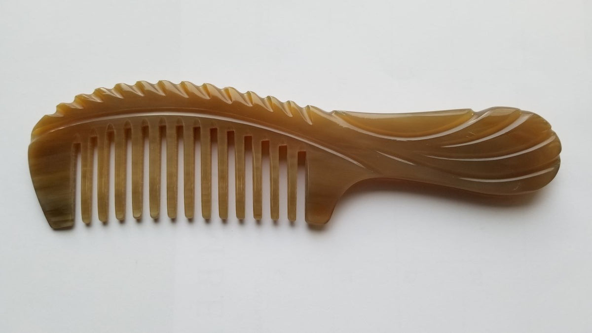 Hand carved yak horn wide tooth comb with decorative handle, flat lay front view — Arakicrafts
