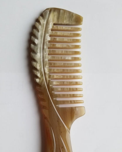 Carved flowing lines on flat wide yak horn comb handle, flat lay detail shot — Arakicrafts