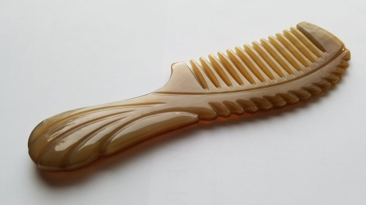Natural horn comb gift for Mother's Day, birthday, or anniversary — handcrafted by Arakicrafts