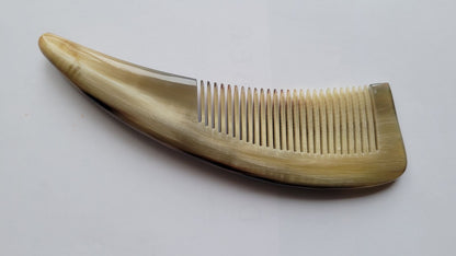 Yak horn curved handle comb side profile, warm golden horn, naturally shaped handle, anti-static keratin-rich fine tooth comb
